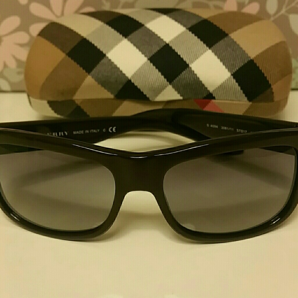 Authentic  BURBERRY sunglasses brown with case